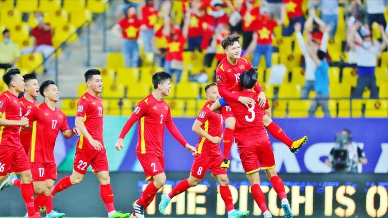 Nhưng hiện nay thì đội tuyển bóng đá quốc gia Việt Nam bị đánh giá là rất yếu để theo đuổi các mục tiêu lớn