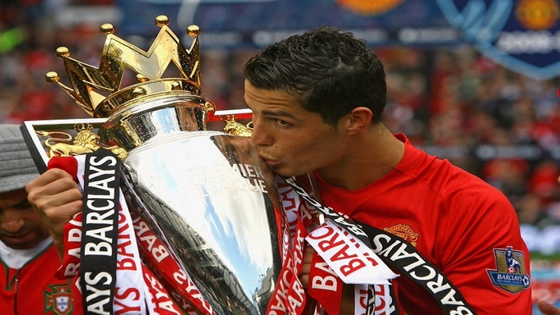 Ronaldo đã giành được những danh hiệu ngay từ năm tháng đầu sự nghiệp của mình